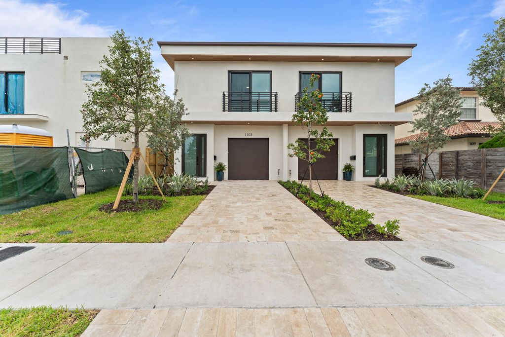 Photo of 1103 NE 16th Avenue, Fort Lauderdale, FL 33304 (MLS # B26049266)