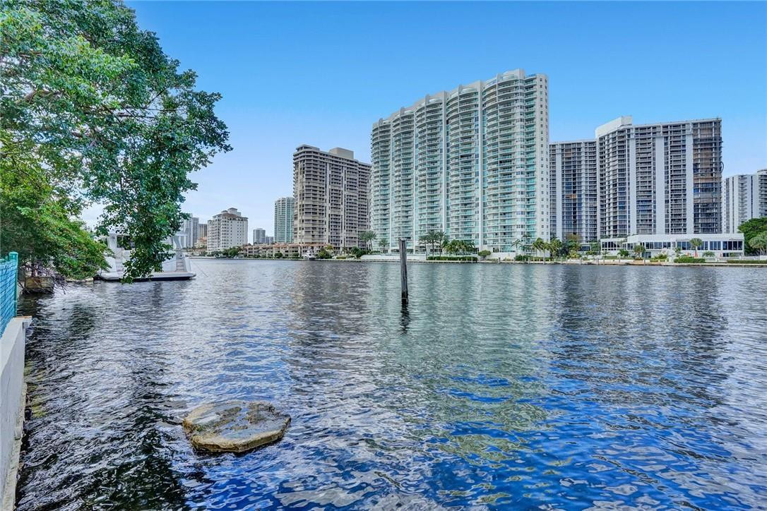 GOLDEN BEACH SEC E - Residential