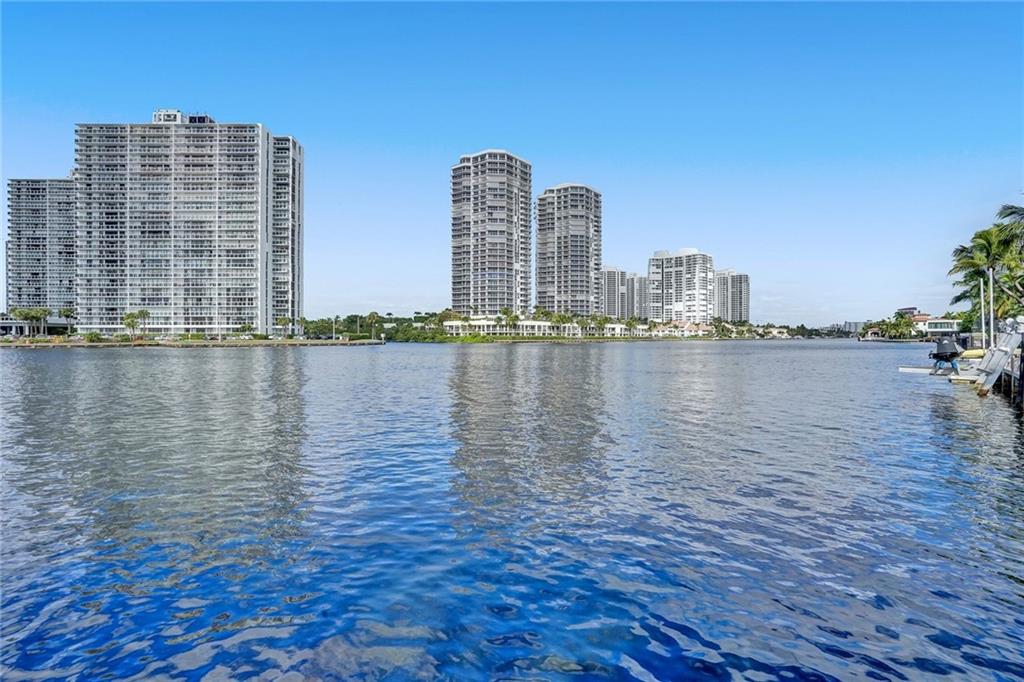 GOLDEN BEACH SEC E - Residential