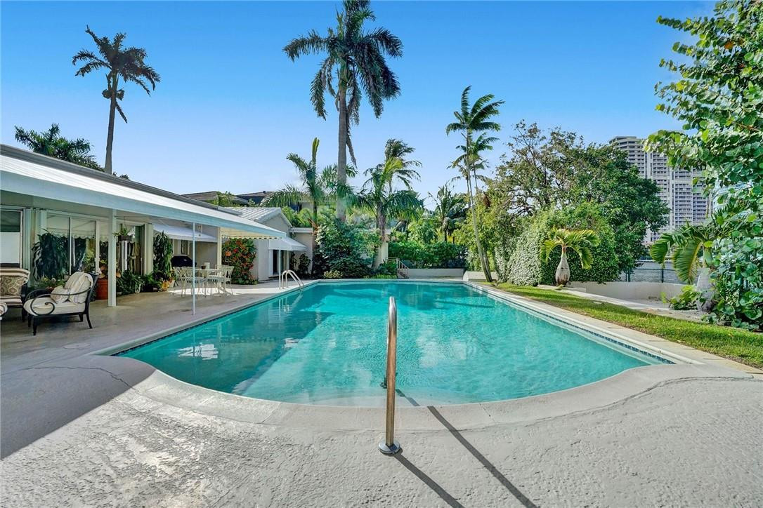 GOLDEN BEACH SEC E - Residential