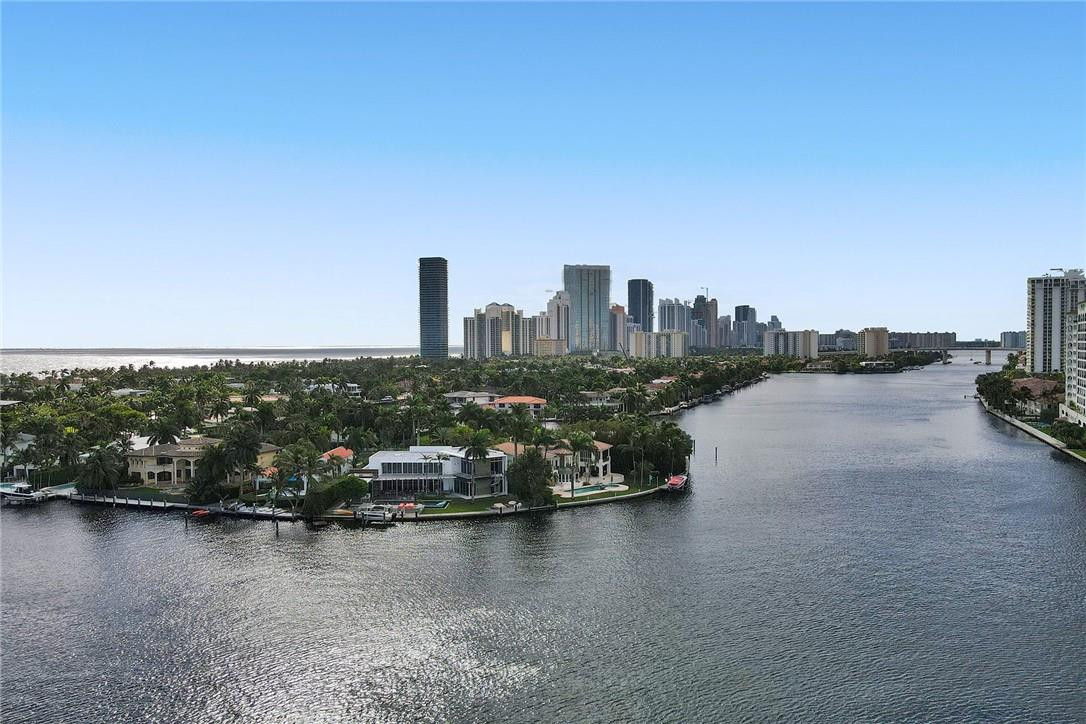 GOLDEN BEACH SEC E - Residential