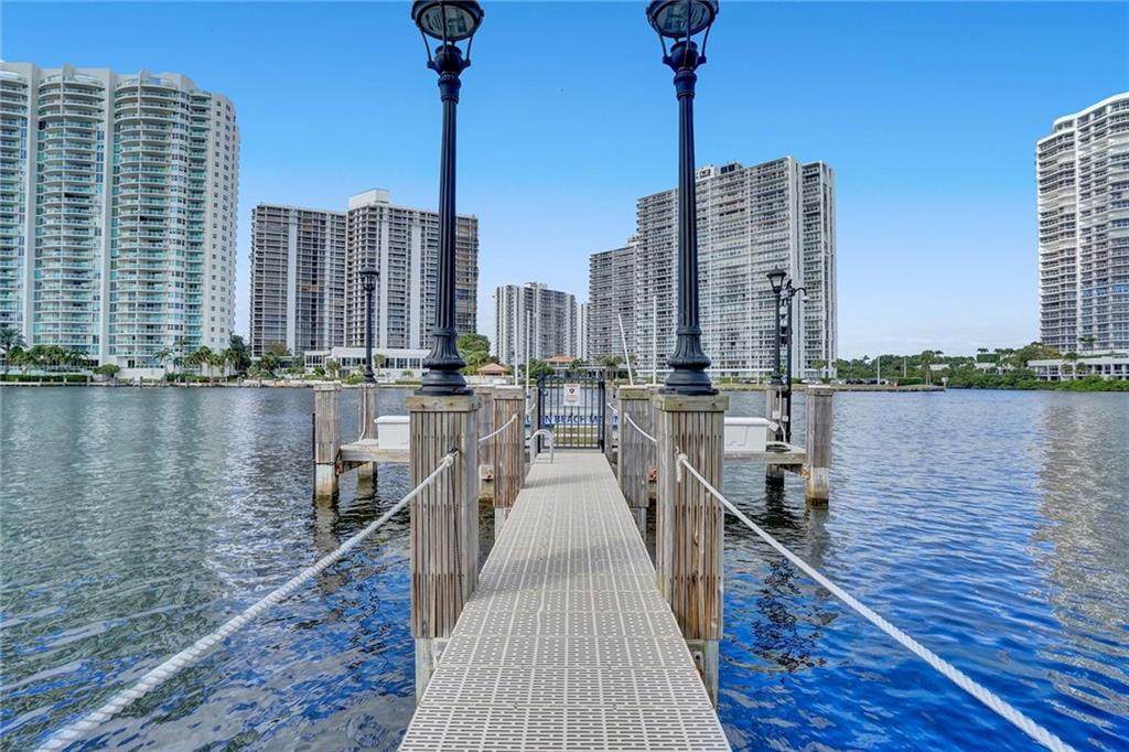 GOLDEN BEACH SEC E - Residential