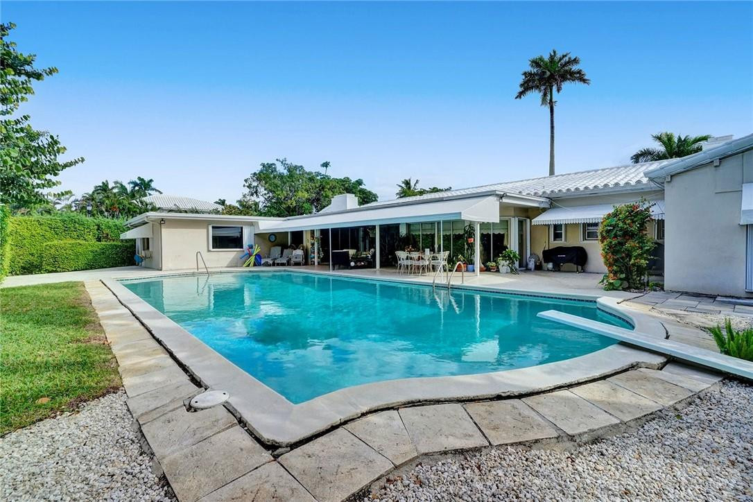 GOLDEN BEACH SEC E - Residential