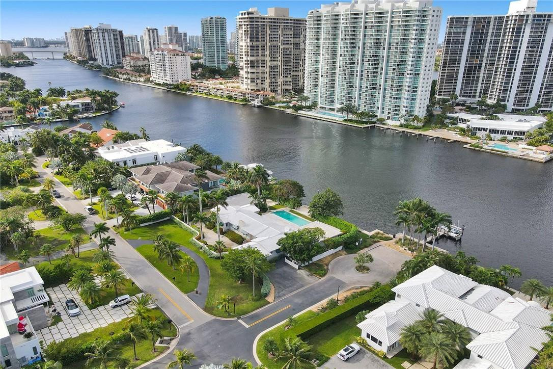 GOLDEN BEACH SEC E - Residential