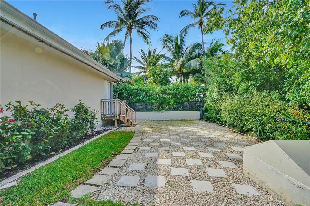 GOLDEN BEACH SEC E - Residential