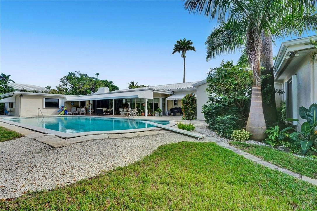 GOLDEN BEACH SEC E - Residential