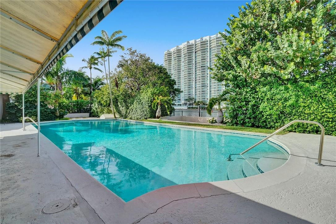 GOLDEN BEACH SEC E - Residential