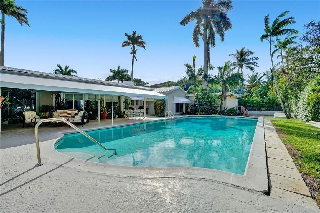 GOLDEN BEACH SEC E - Residential