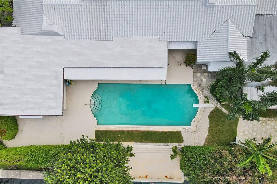 GOLDEN BEACH SEC E - Residential