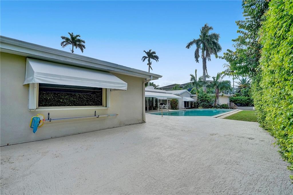 GOLDEN BEACH SEC E - Residential