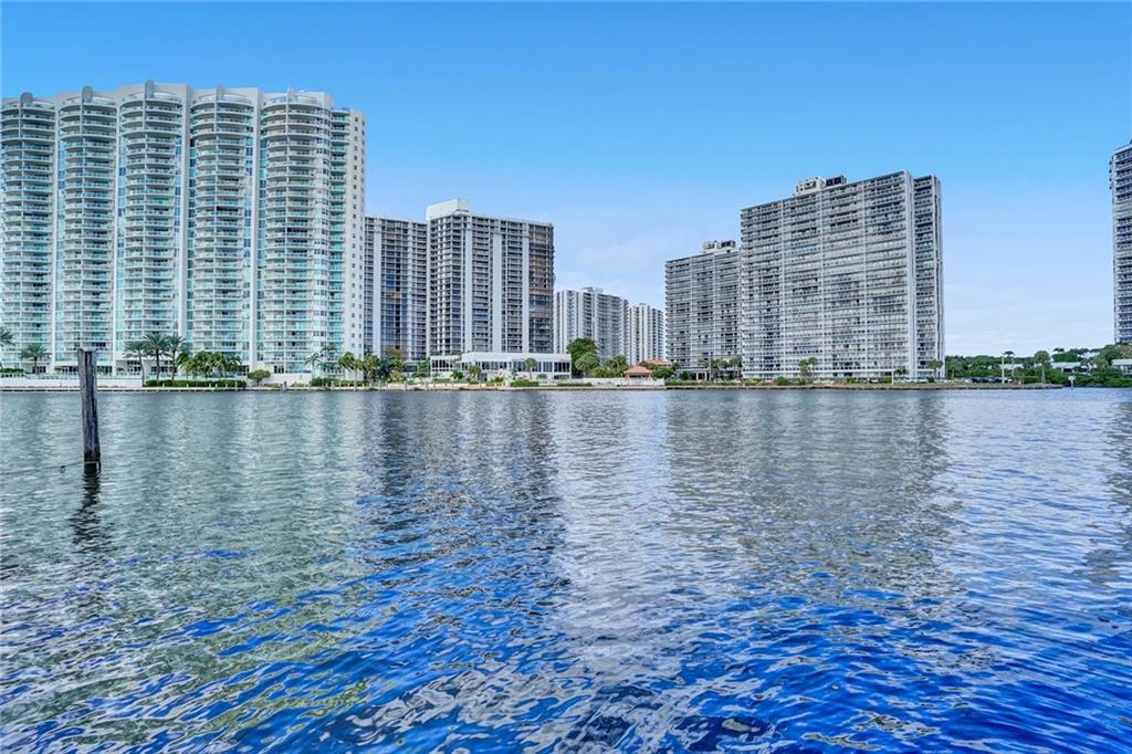 GOLDEN BEACH SEC E - Residential