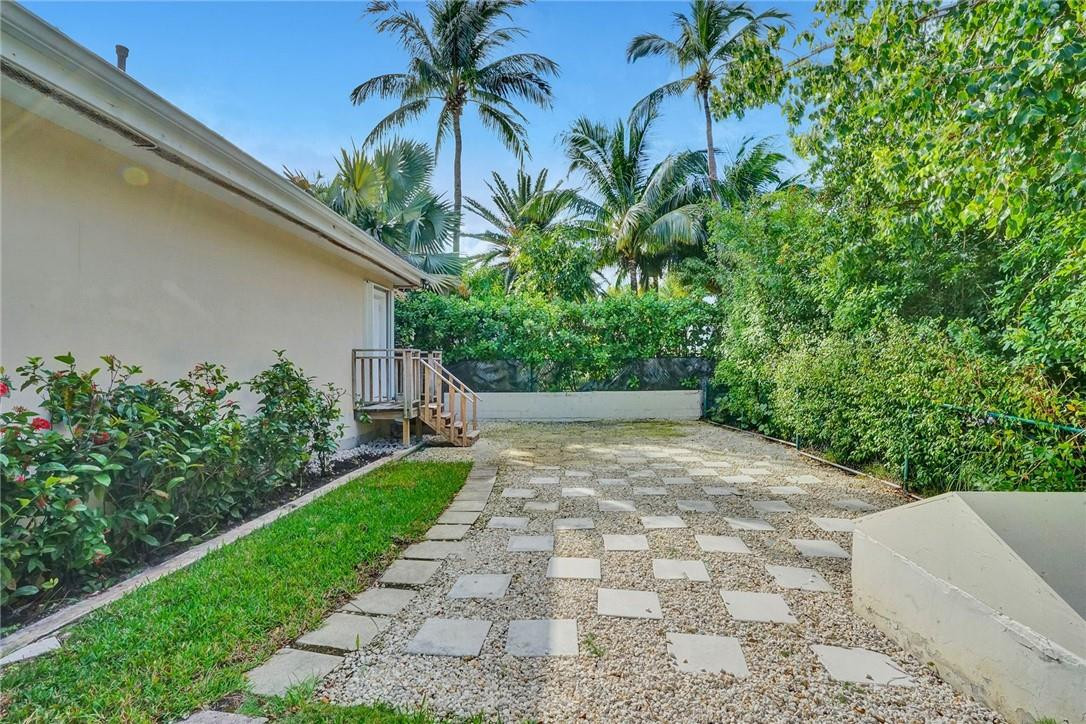 GOLDEN BEACH SEC E - Residential