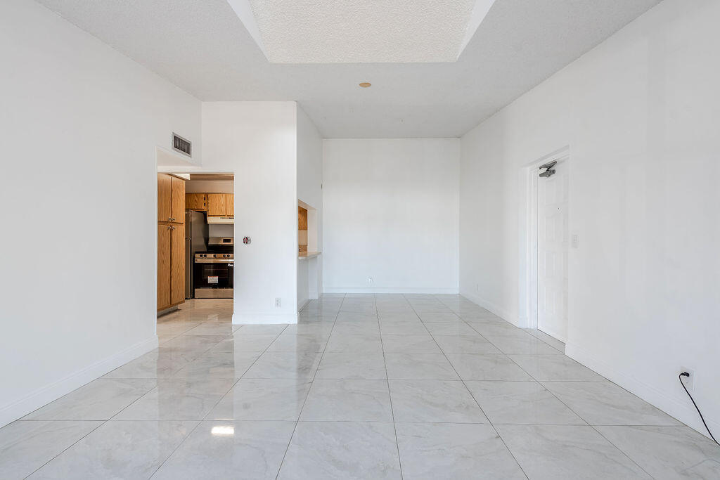 Palm Club West - Residential Lease