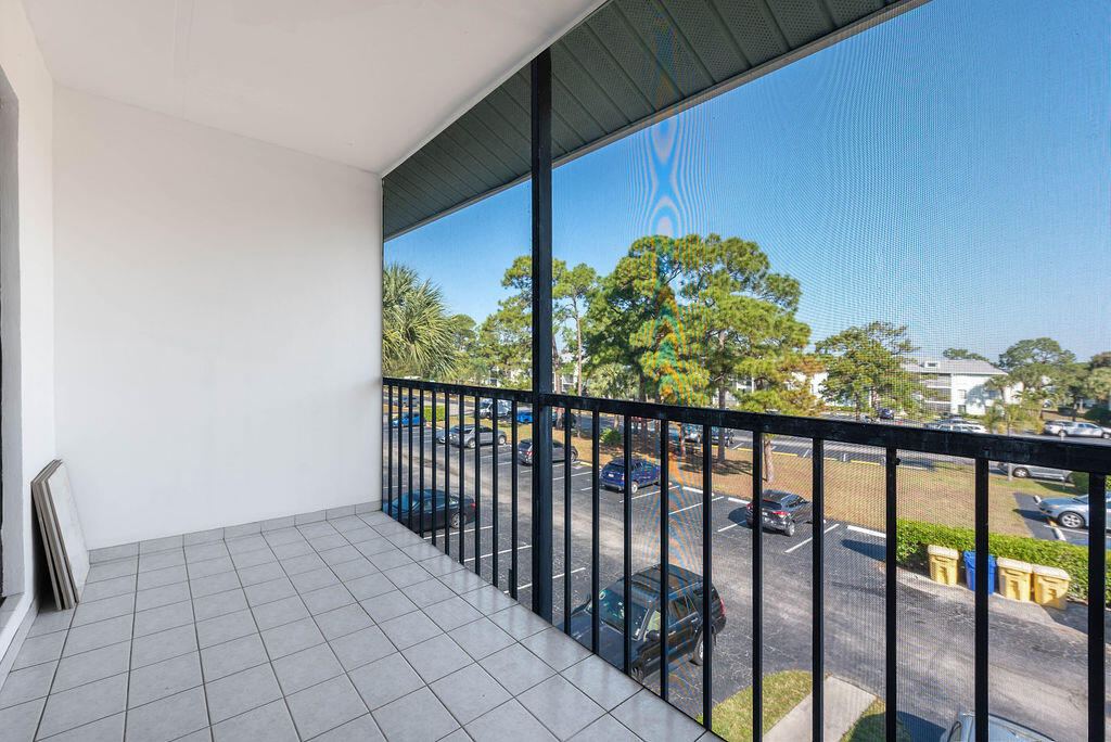 Palm Club West - Residential Lease