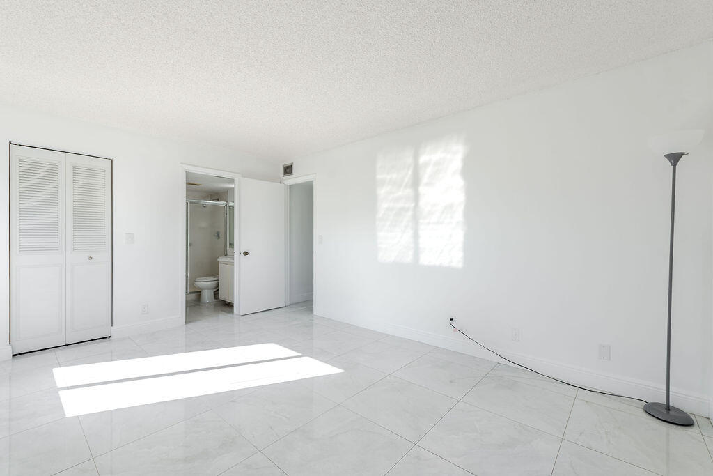 Palm Club West - Residential Lease