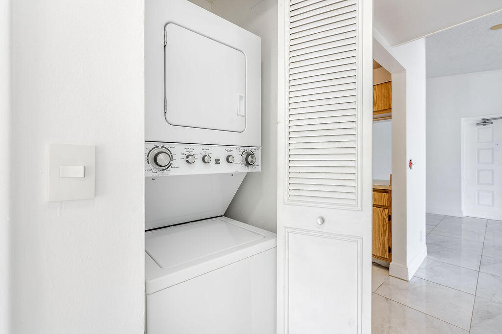 Palm Club West - Residential Lease