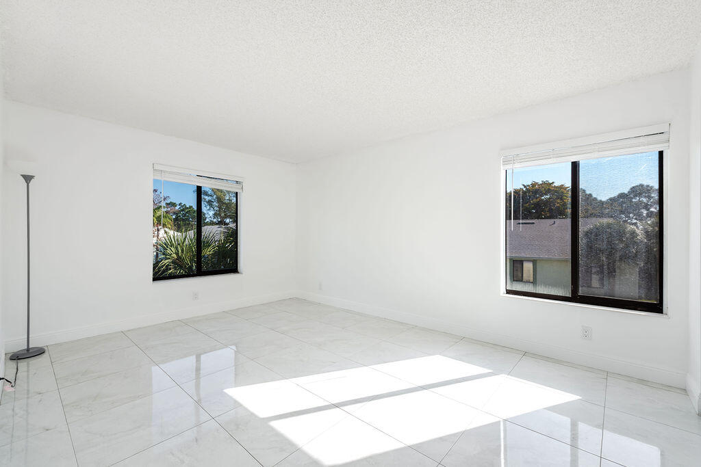 Palm Club West - Residential Lease