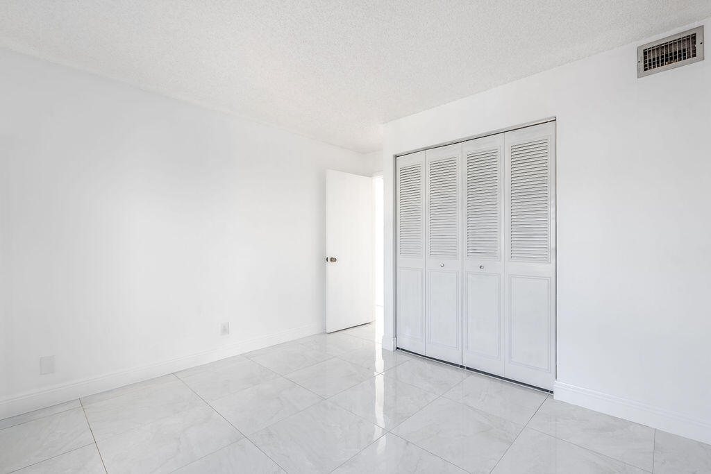 Palm Club West - Residential Lease