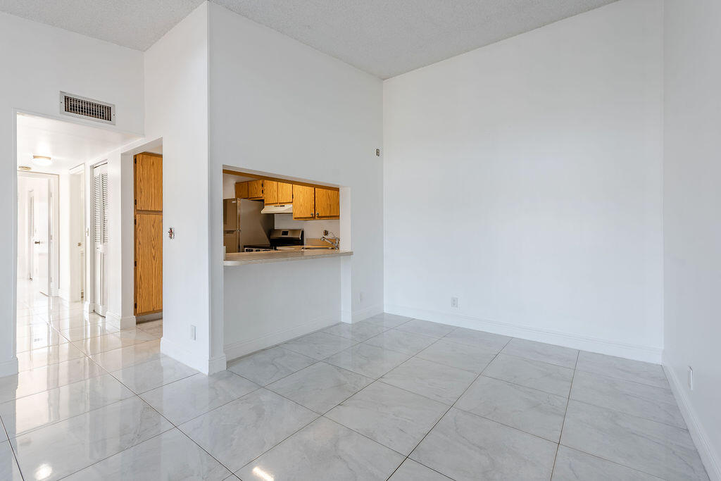 Palm Club West - Residential Lease