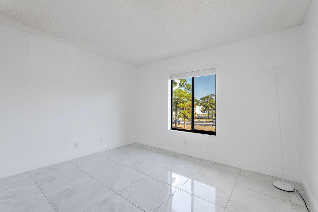 Palm Club West - Residential Lease