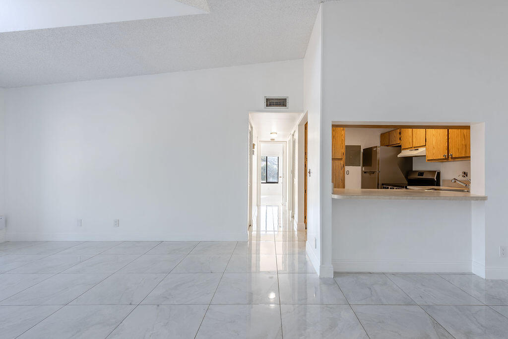 Palm Club West - Residential Lease