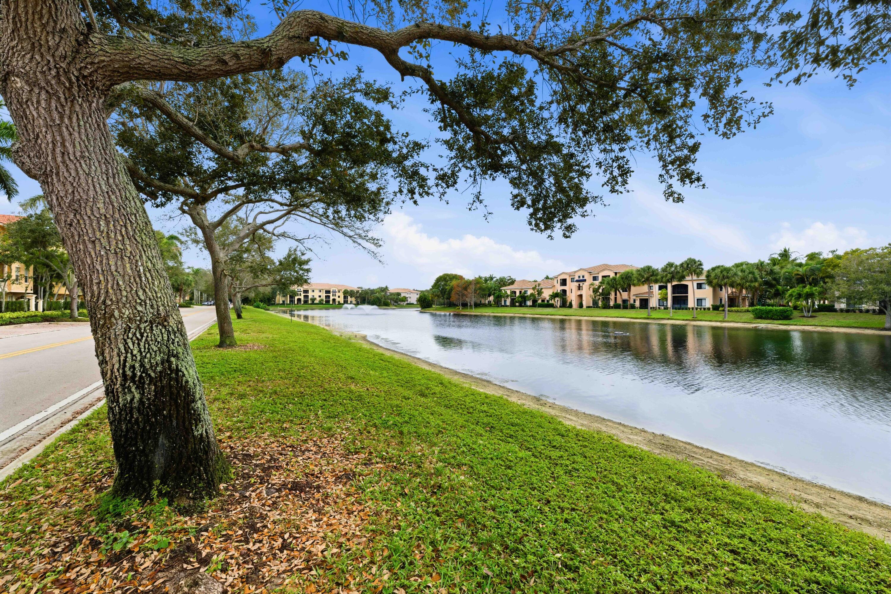 HARBOUR OAKS - Residential Lease