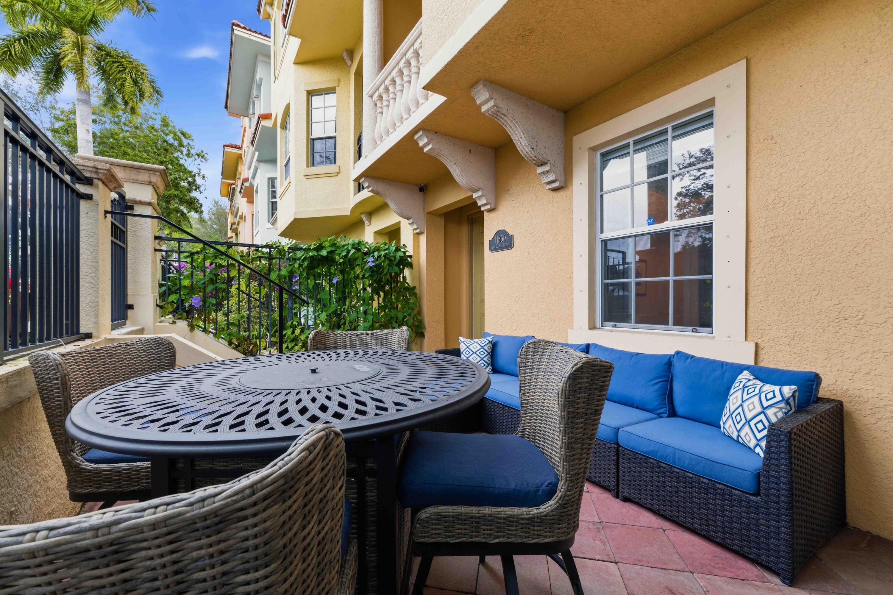 HARBOUR OAKS - Residential Lease