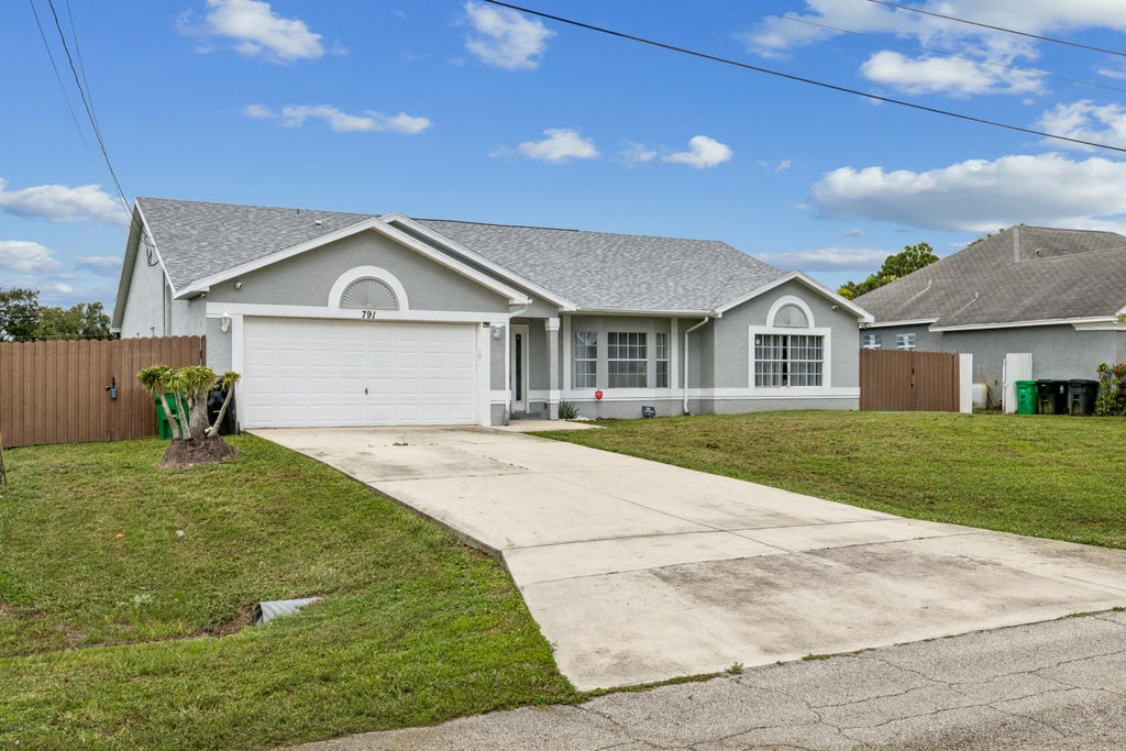 Photo of 791 SW HILLSBORO Circle, Port Saint Lucie, FL 34953 (MLS # B26079053)