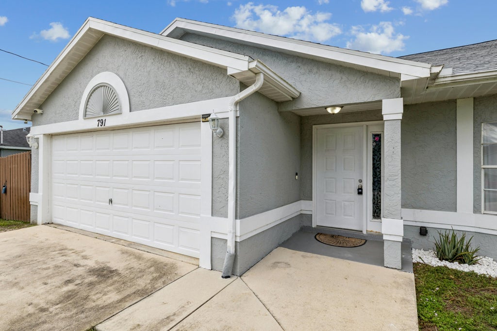 Photo of 791 SW HILLSBORO Circle, Port Saint Lucie, FL 34953 (MLS # B26079053)