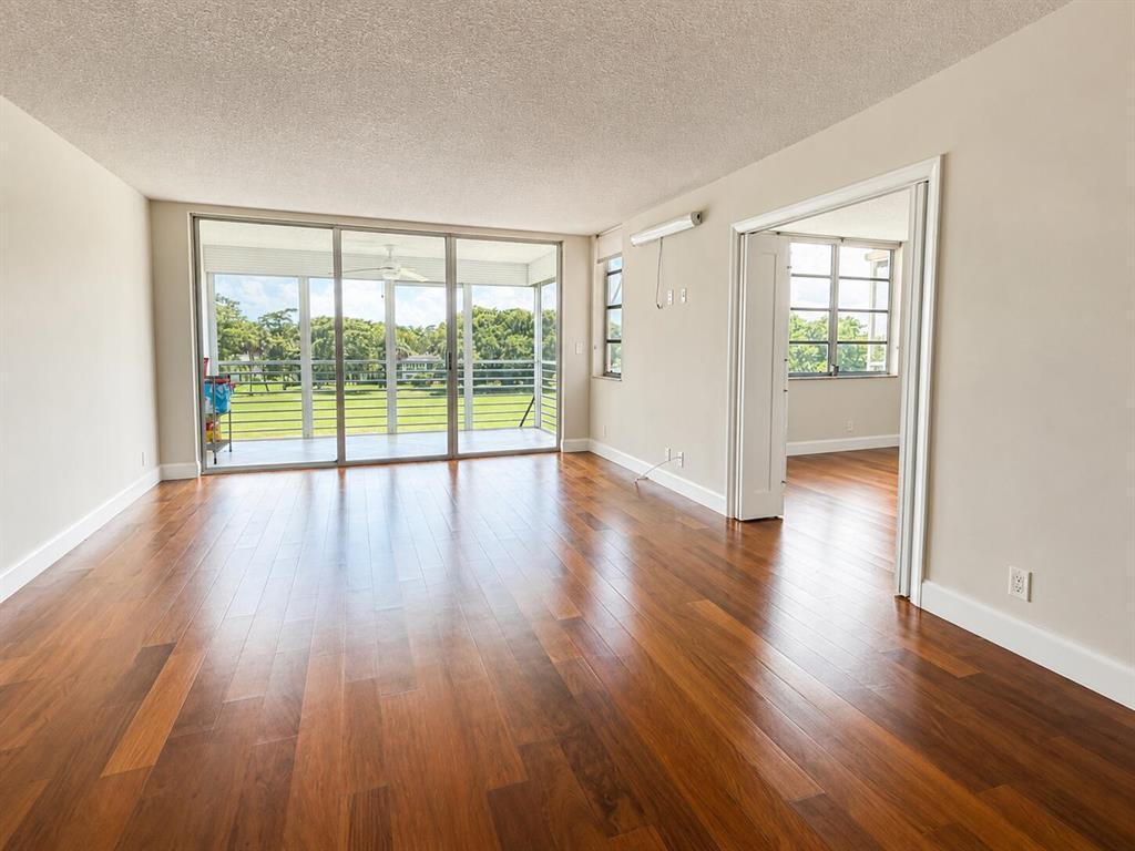 4030 W PALM AIRE Drive 402