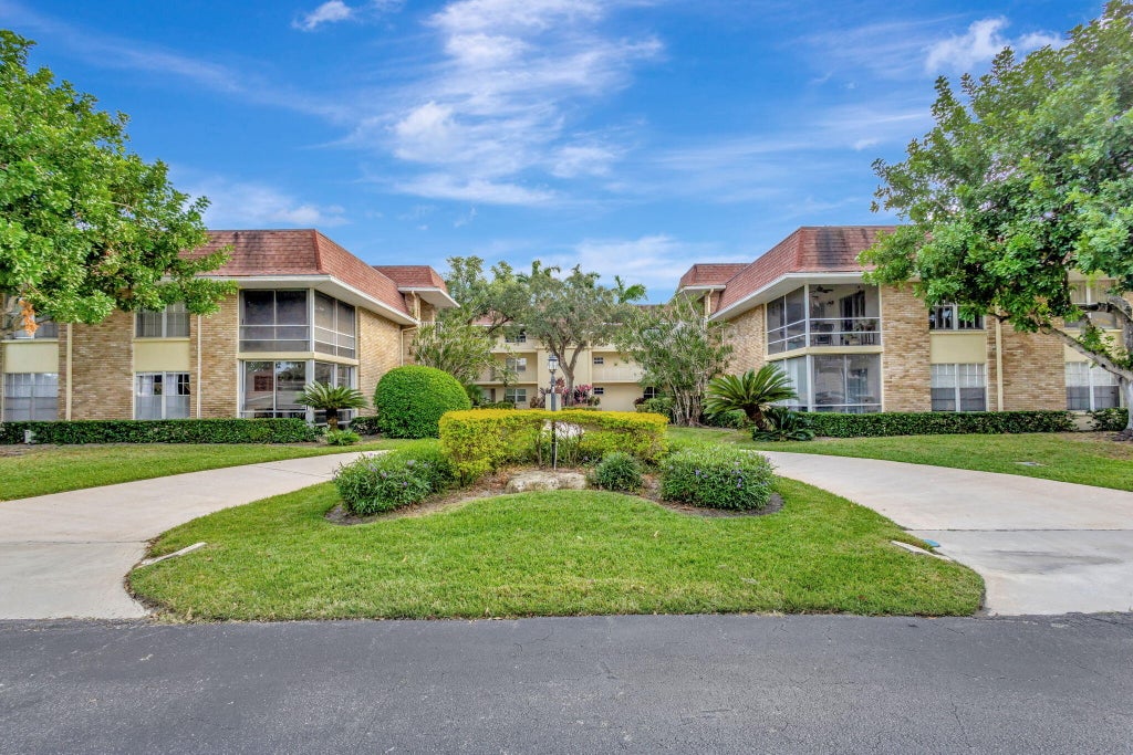Photo of 5510 Tamberlane Circle #146, Palm Beach Gardens, FL 33418 (MLS # R11037585)