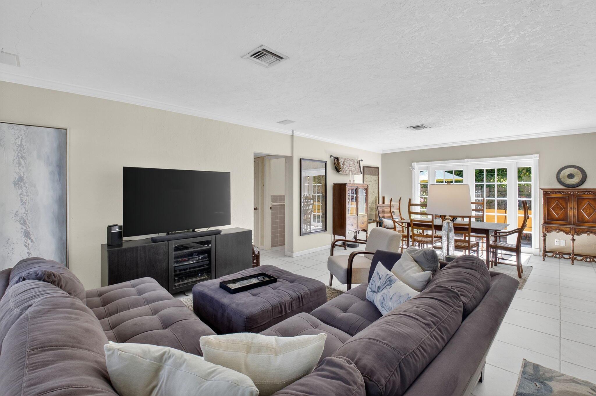 NORTHRIDGE - Residential