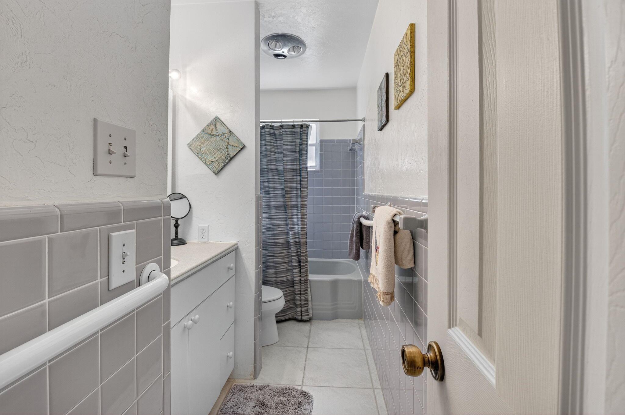 NORTHRIDGE - Residential