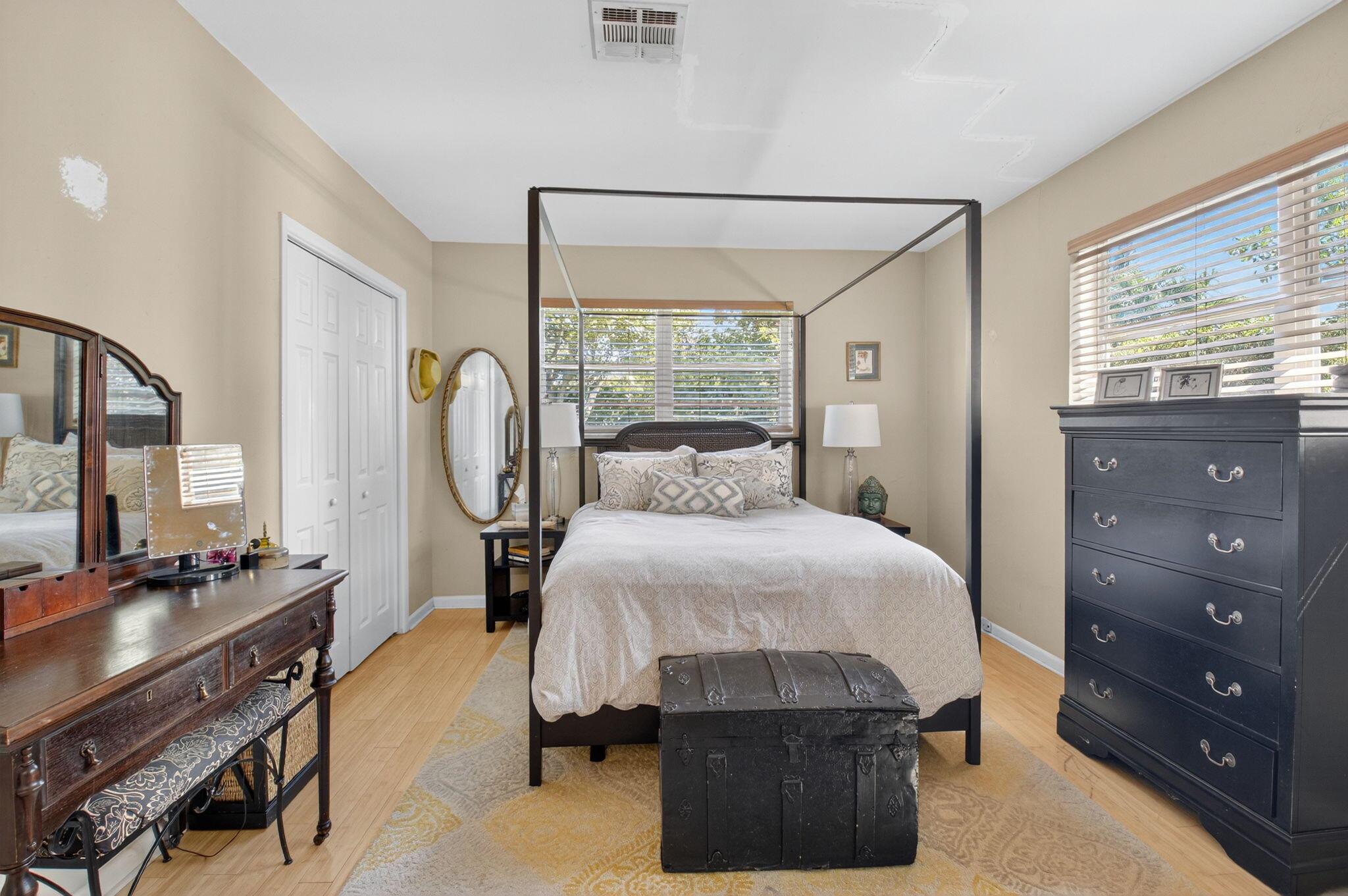 NORTHRIDGE - Residential