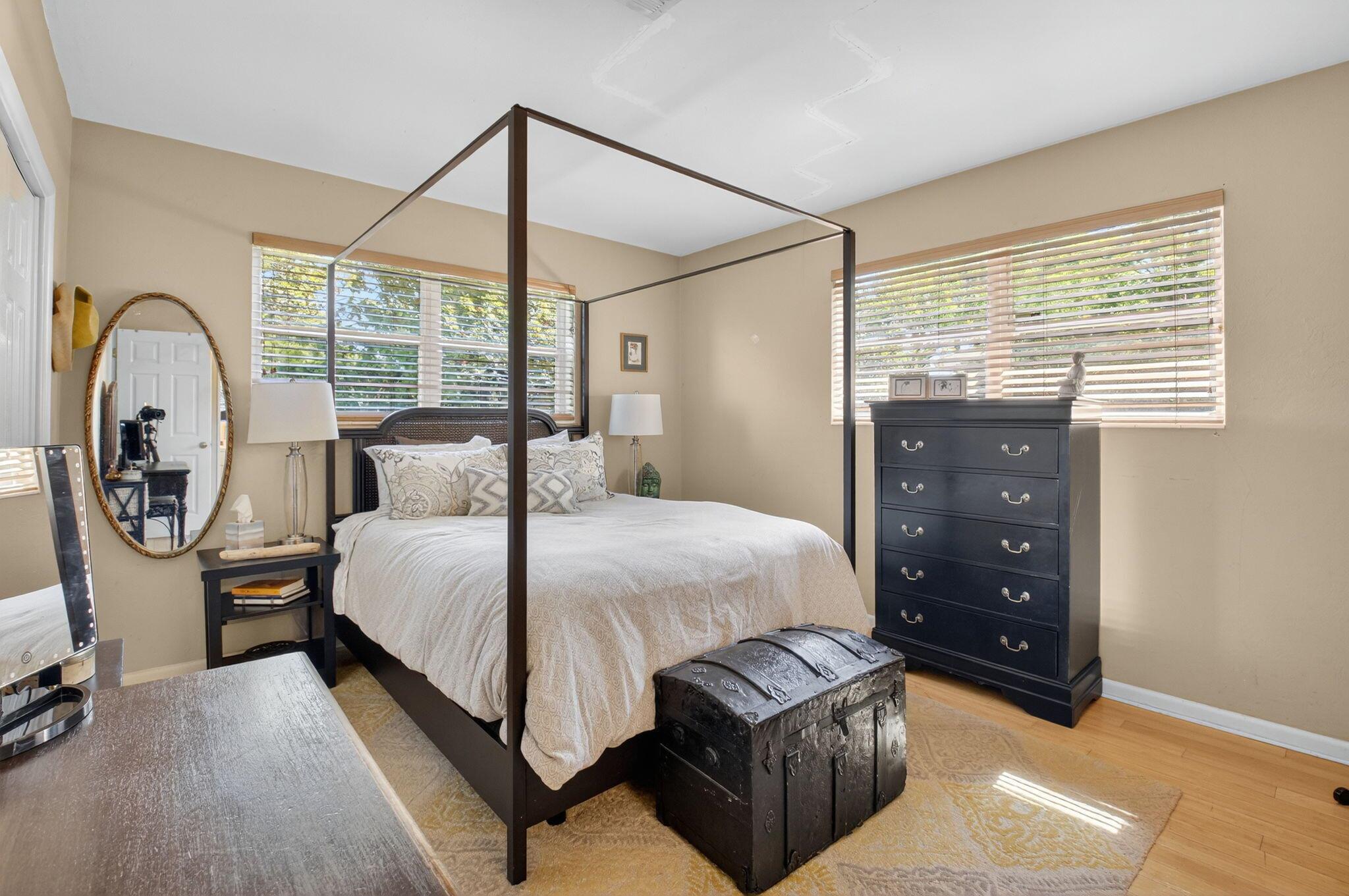 NORTHRIDGE - Residential