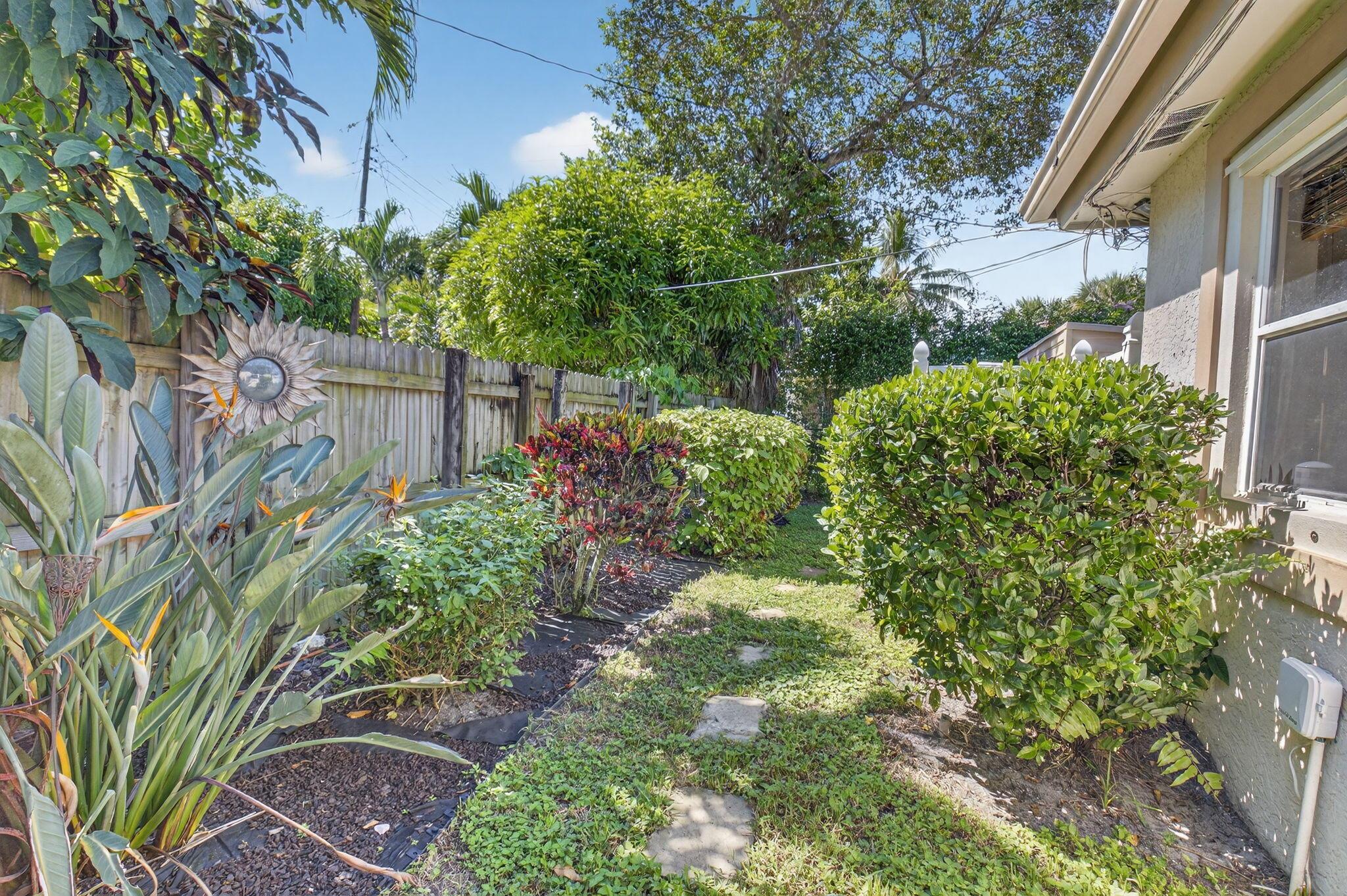 NORTHRIDGE - Residential