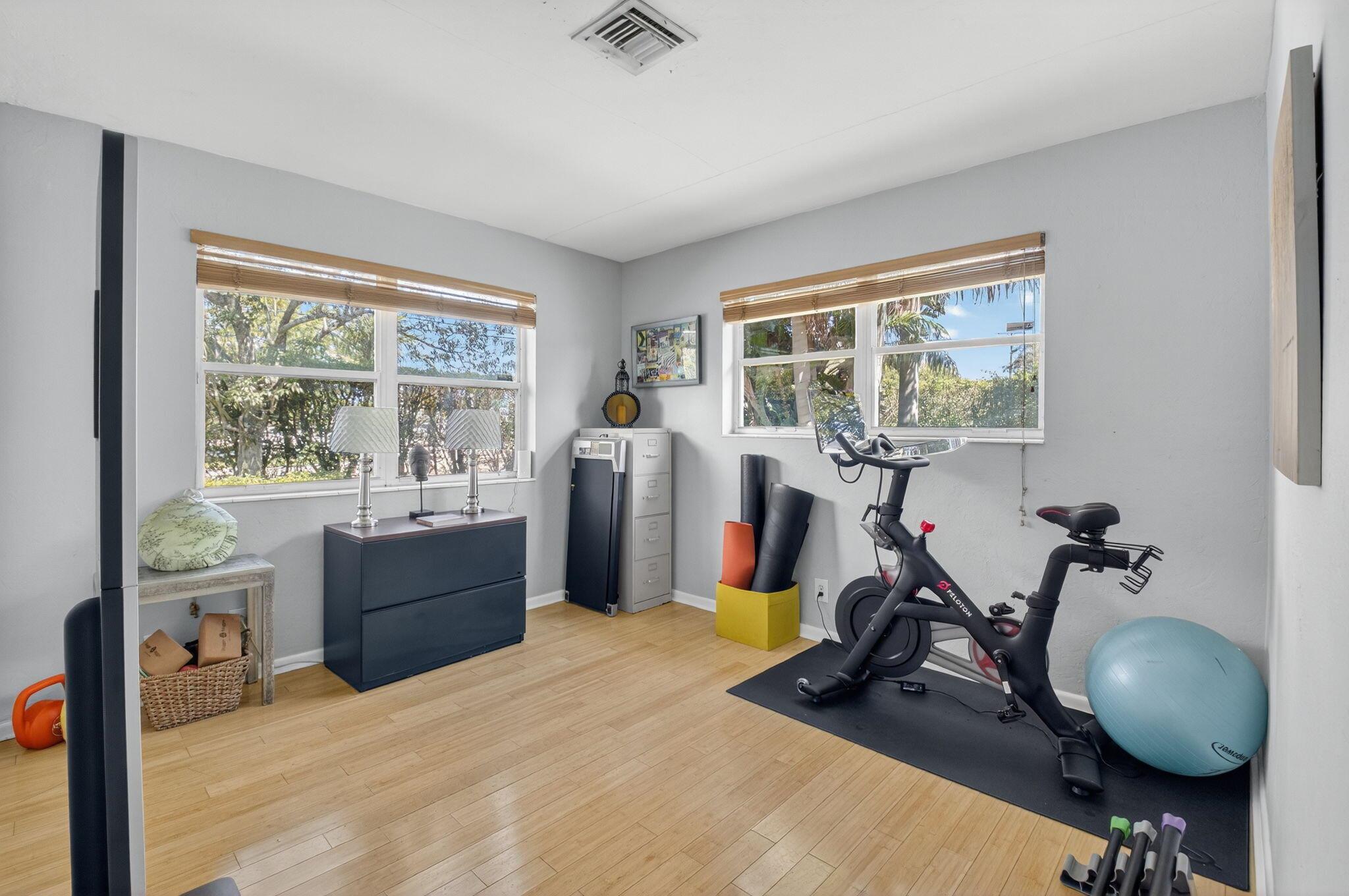 NORTHRIDGE - Residential