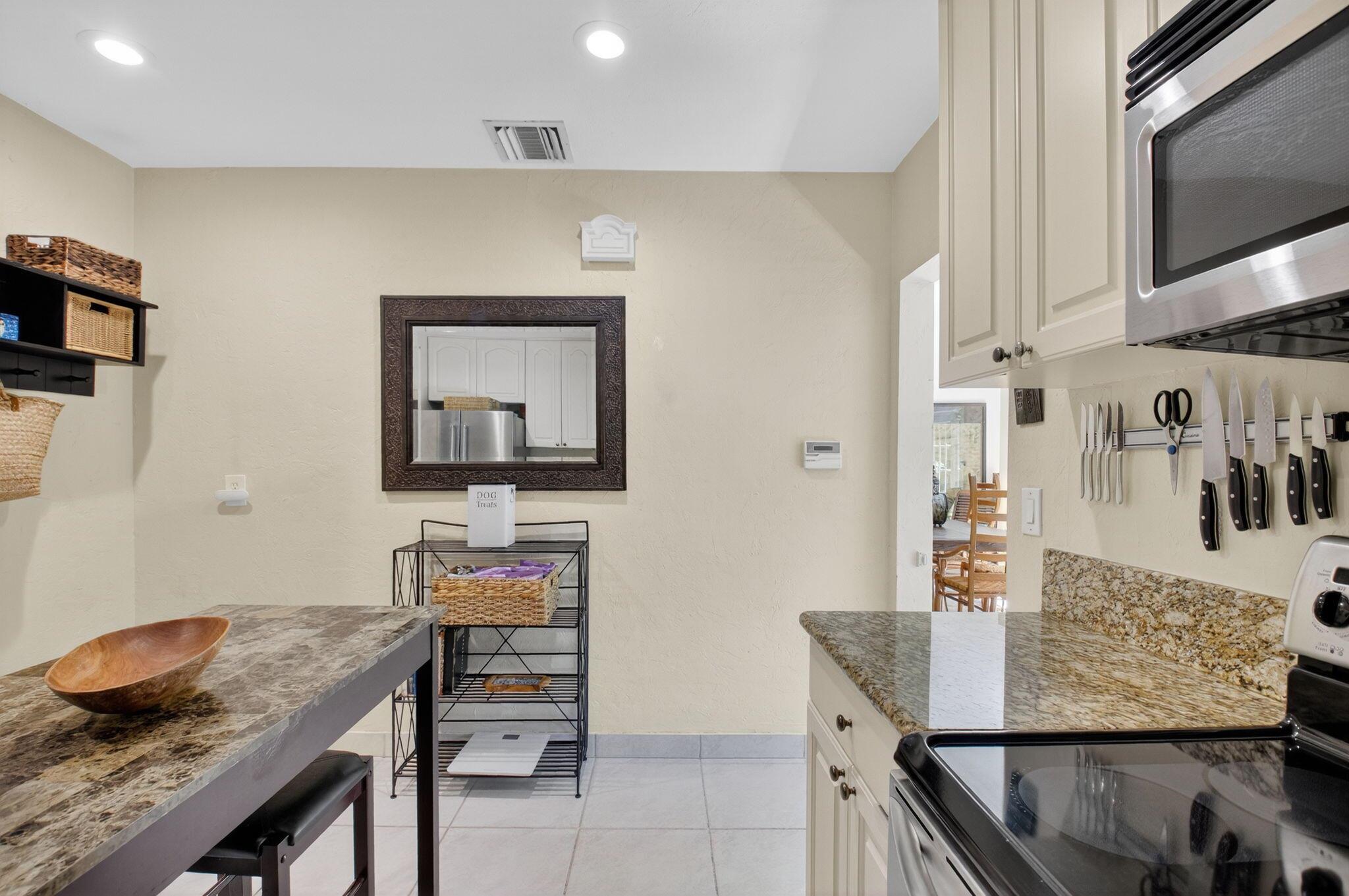 NORTHRIDGE - Residential