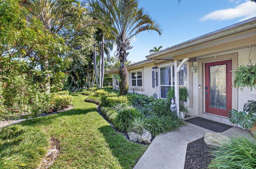 Photo of 118 NE 22nd Street, Delray Beach, FL 33444 (MLS # R11134673)