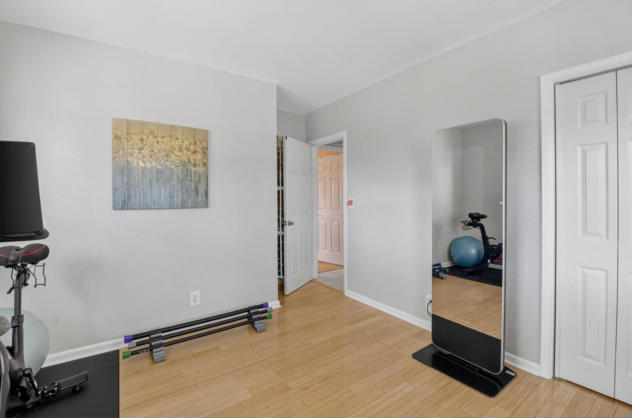 NORTHRIDGE - Residential