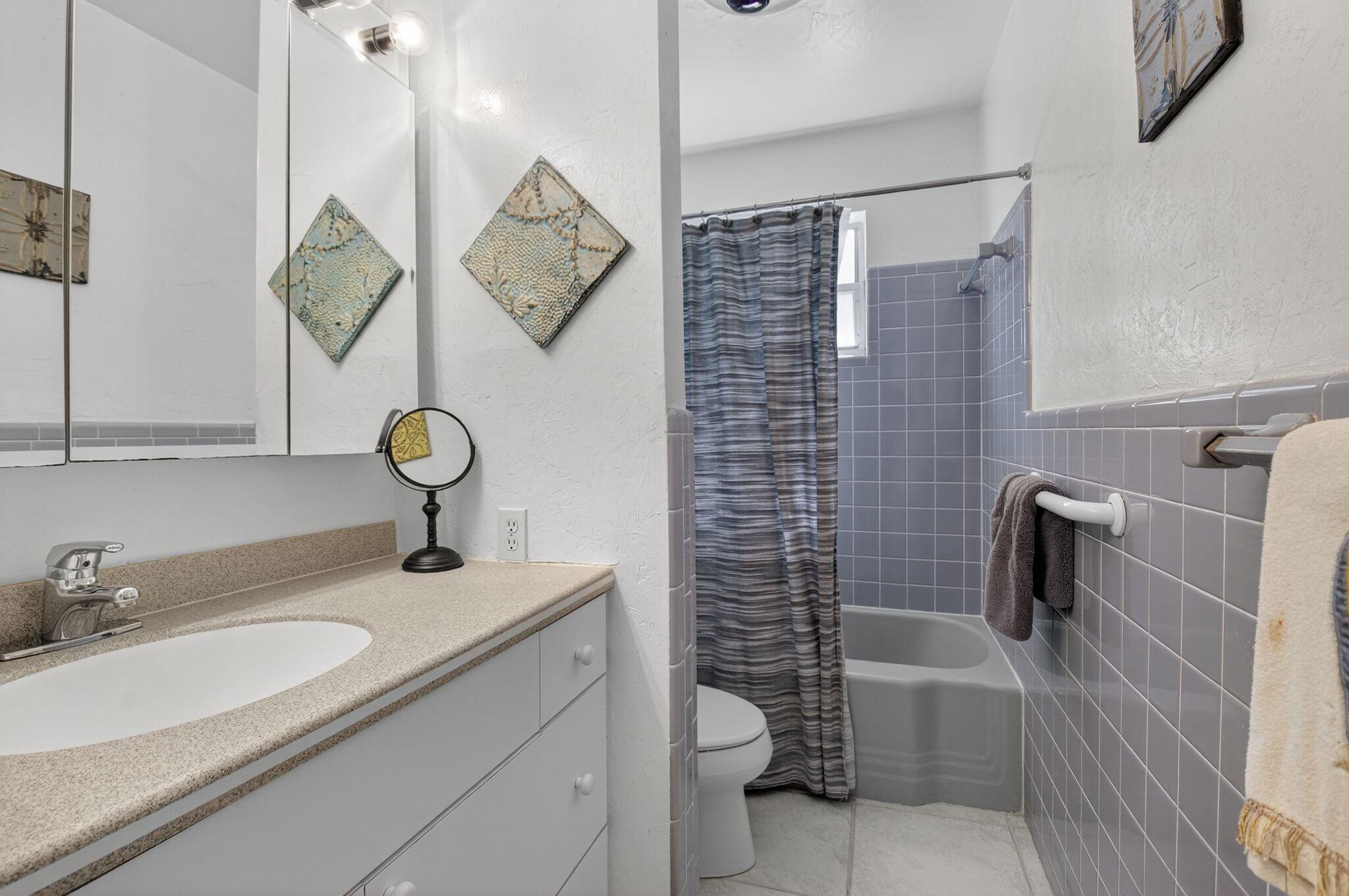 NORTHRIDGE - Residential