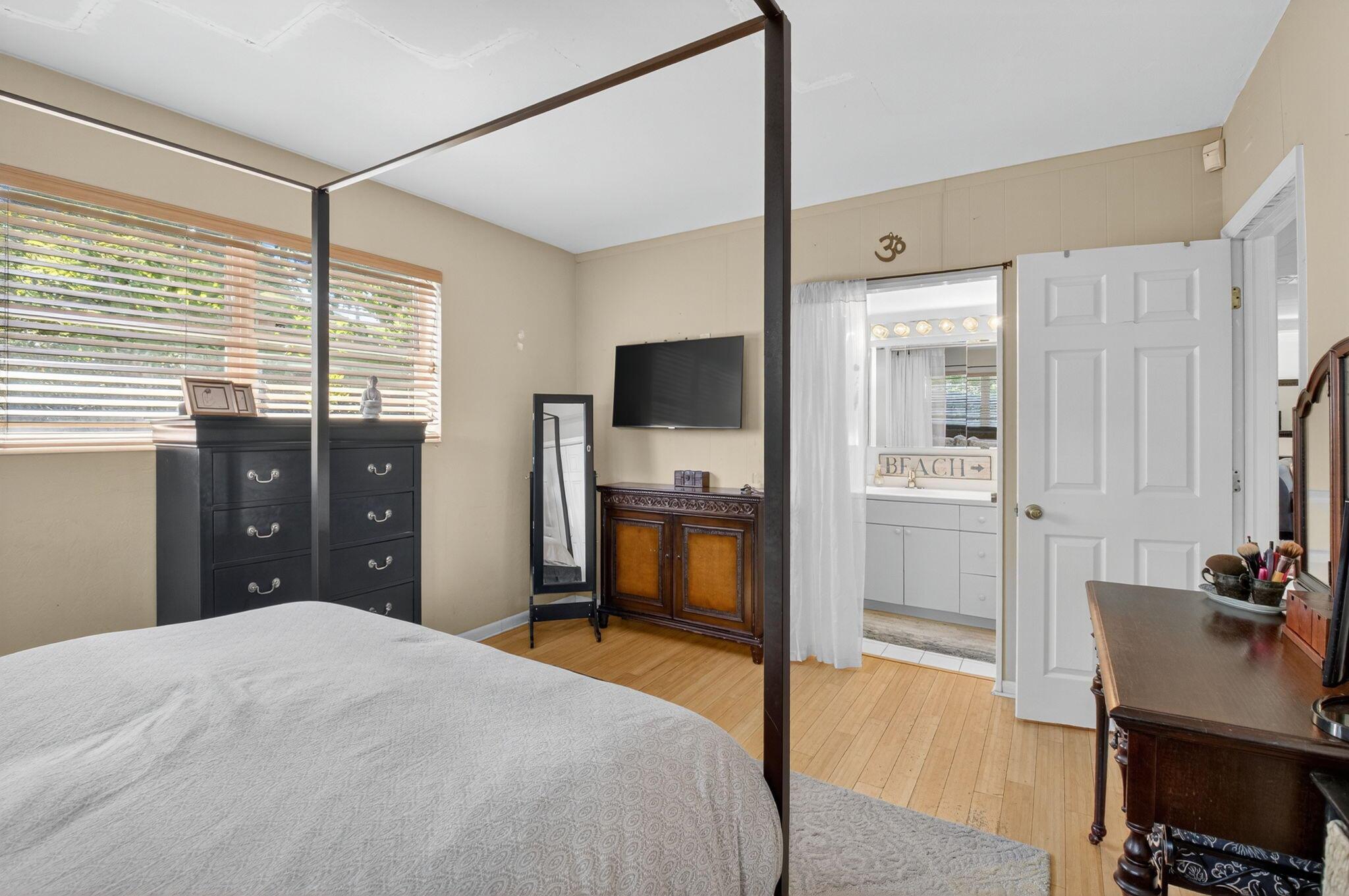 NORTHRIDGE - Residential