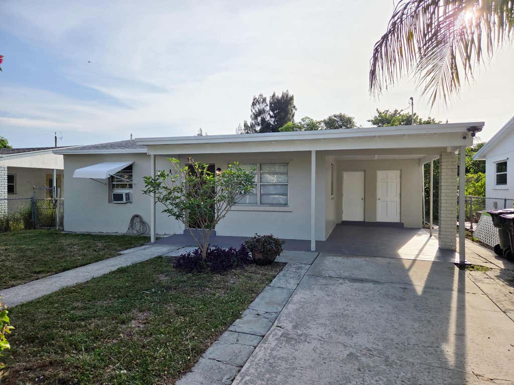 Photo of 715 S C Street, Lake Worth, FL 33460 (MLS # B26040702)