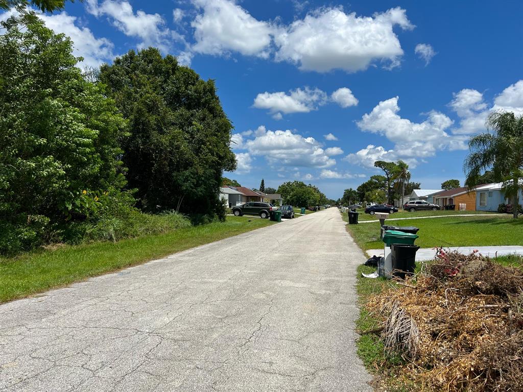 PORT ST LUCIE SECTION 18 - Land