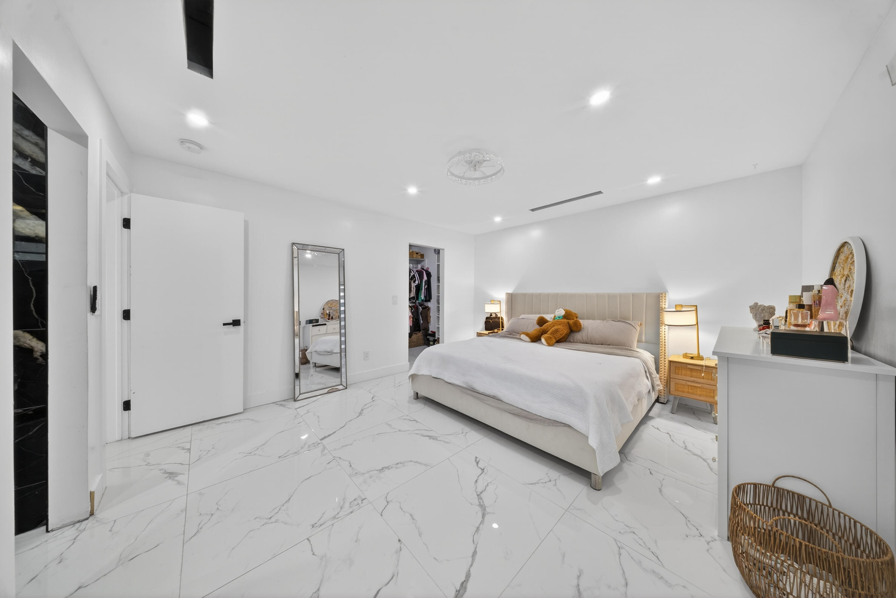 PALM BEACH COLONY SEC 2 REPL IN - Residential Lease