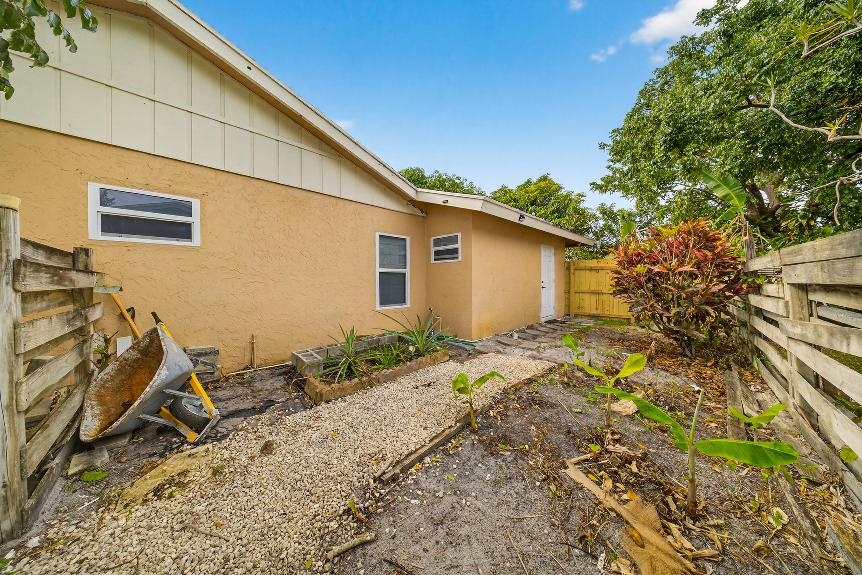 PALM BEACH COLONY SEC 2 REPL IN - Residential Lease