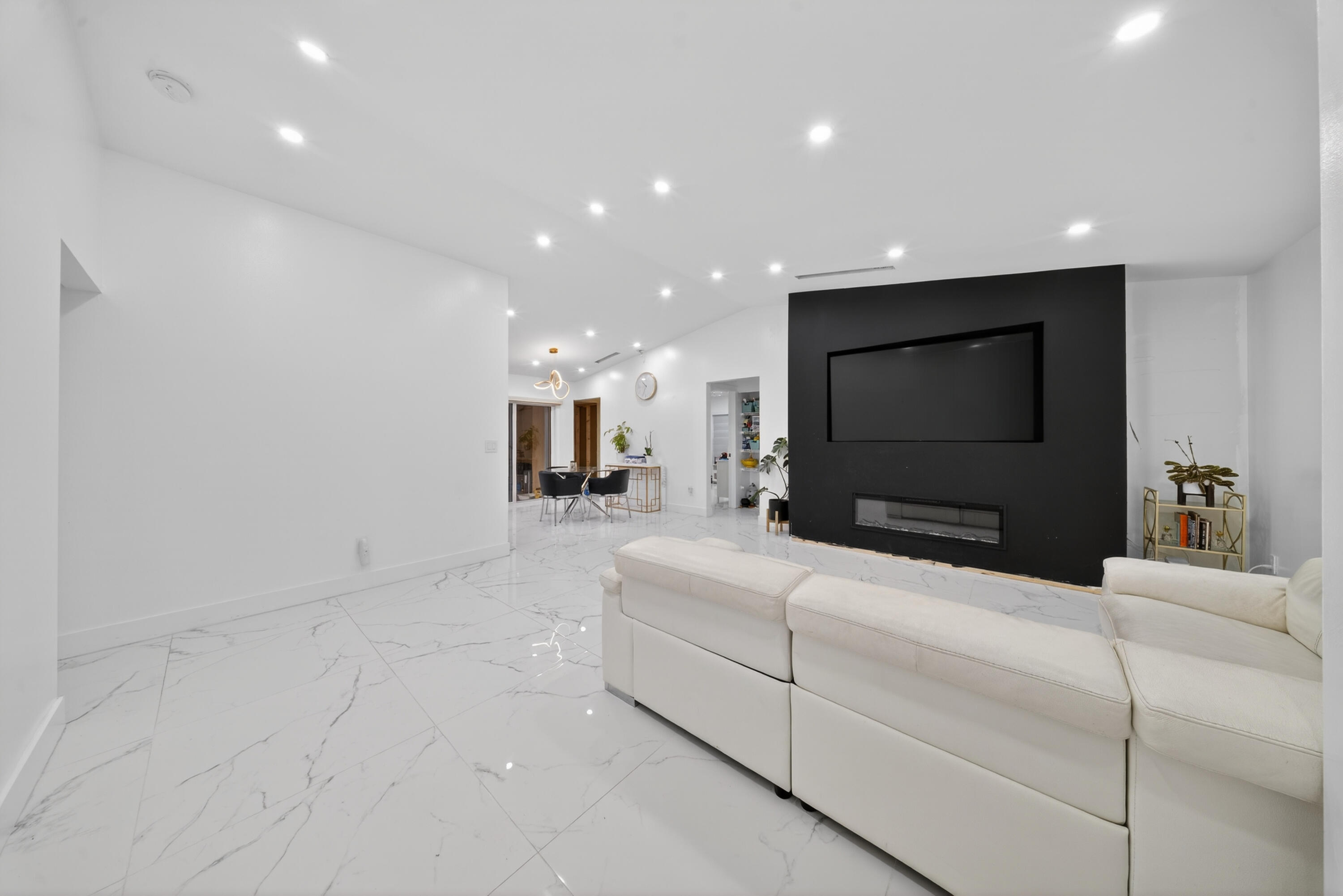 PALM BEACH COLONY SEC 2 REPL IN - Residential Lease