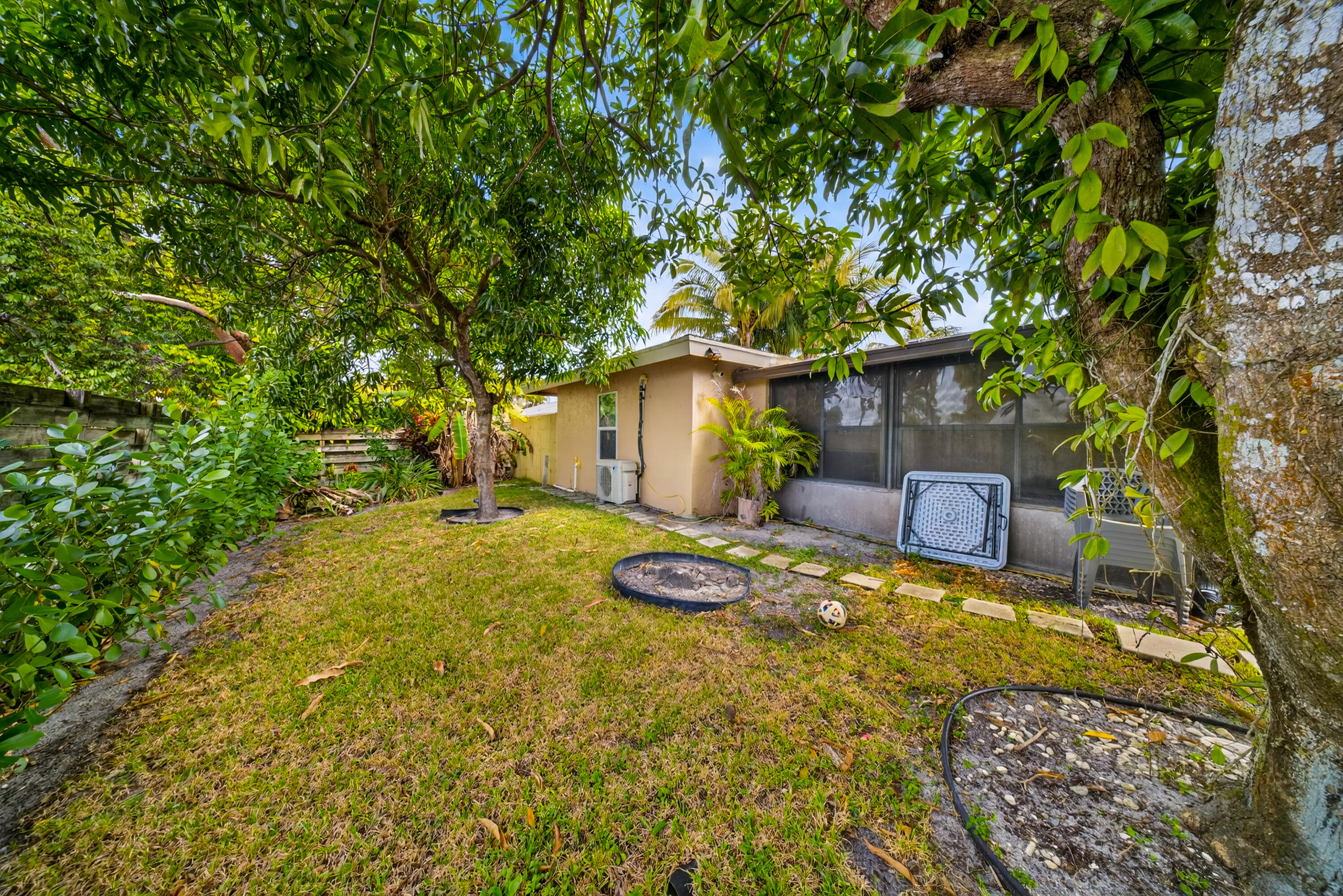 PALM BEACH COLONY SEC 2 REPL IN - Residential Lease