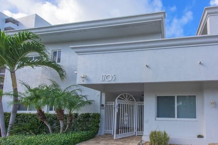 1705 N Riverside Dr 8