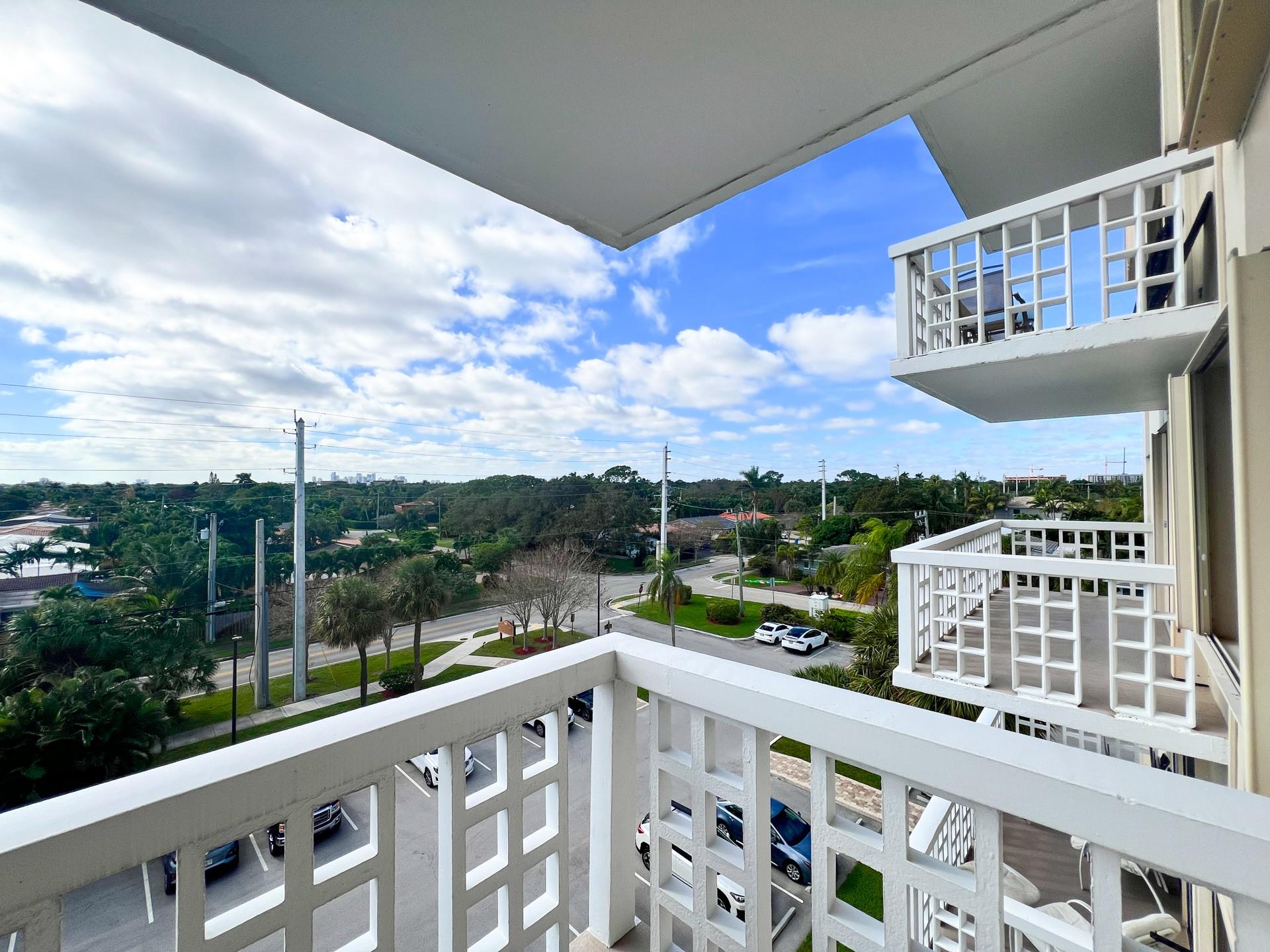 CORAL LAKE TOWER CONDO - Residential